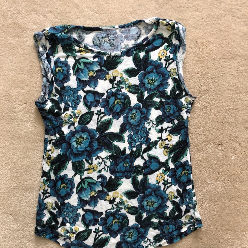 Floral sleeveless Loft top